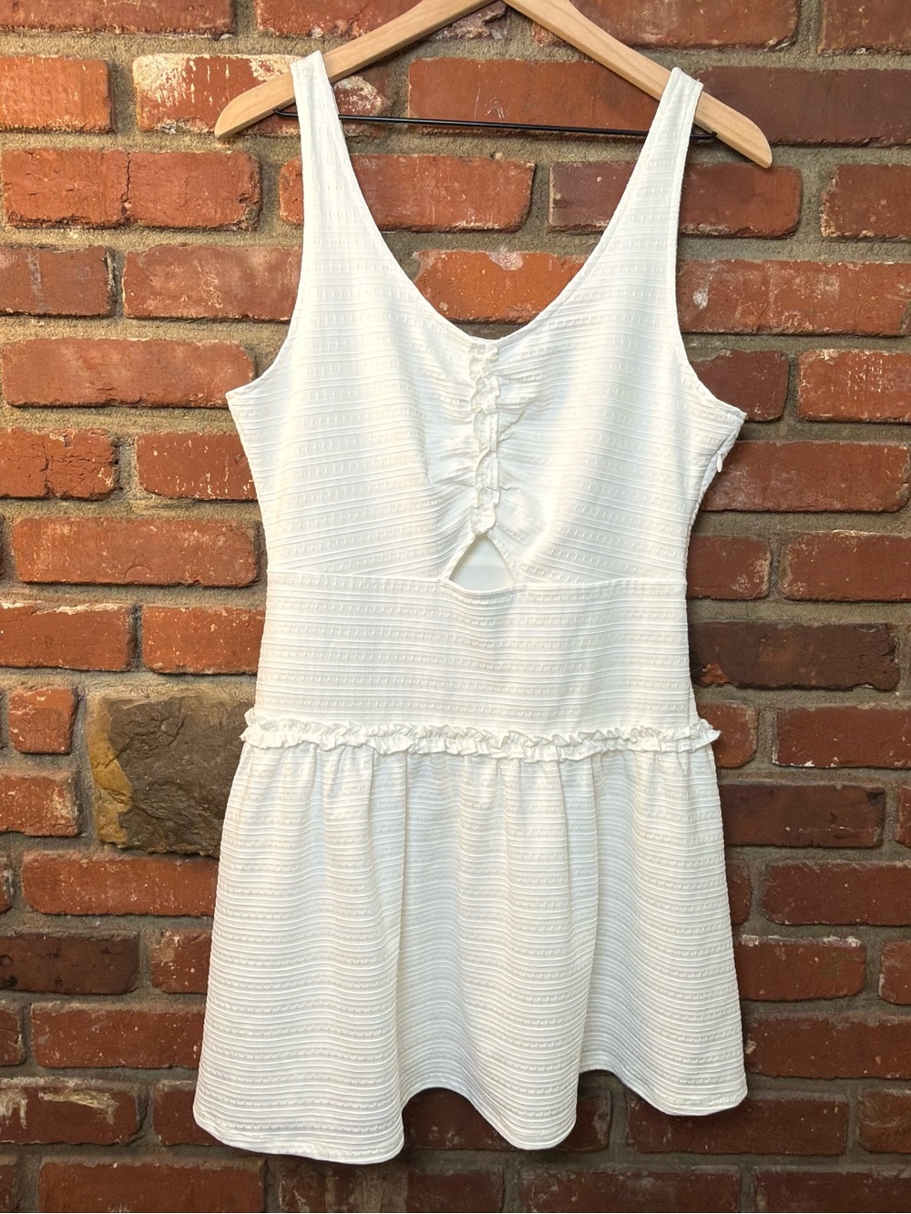 Ali & Jay Womens white mini dress size large keyhole sleeveless FLAWED NOTE